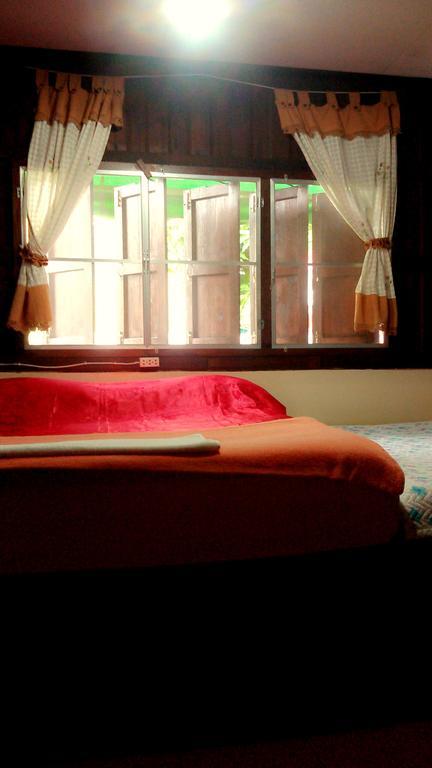 Baan Mai Guesthouse Mae Hong Son Ngoại thất bức ảnh