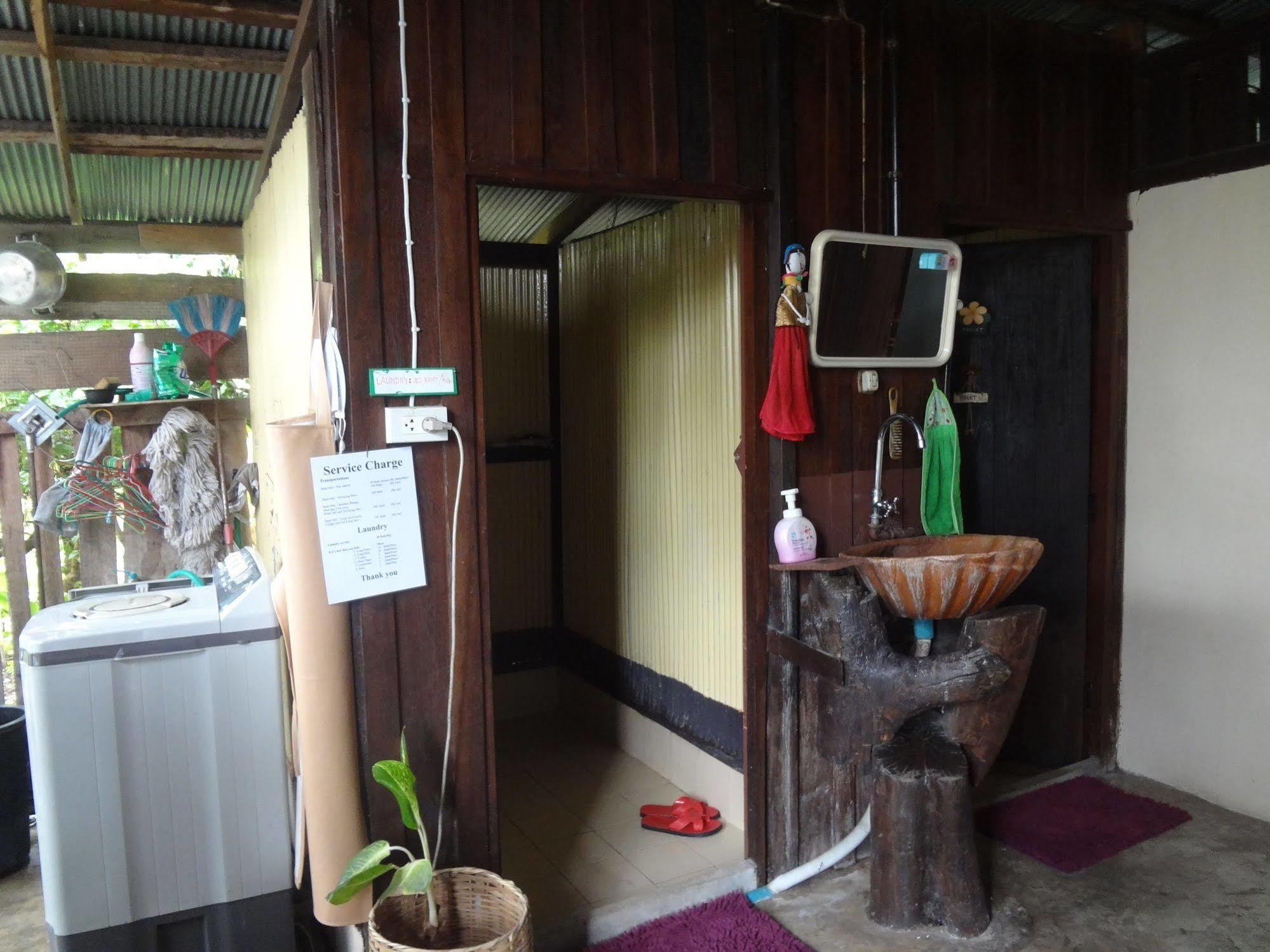 Baan Mai Guesthouse Mae Hong Son Ngoại thất bức ảnh