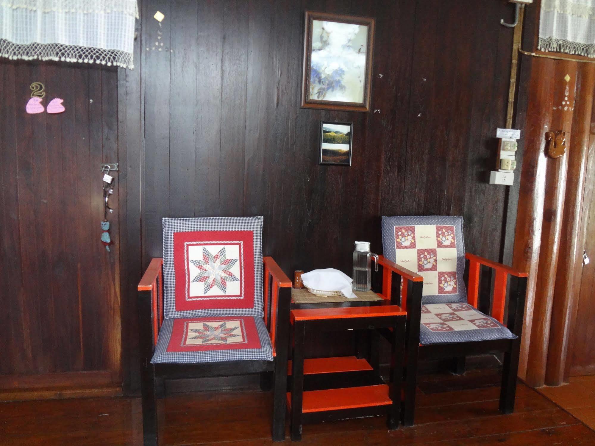 Baan Mai Guesthouse Mae Hong Son Ngoại thất bức ảnh