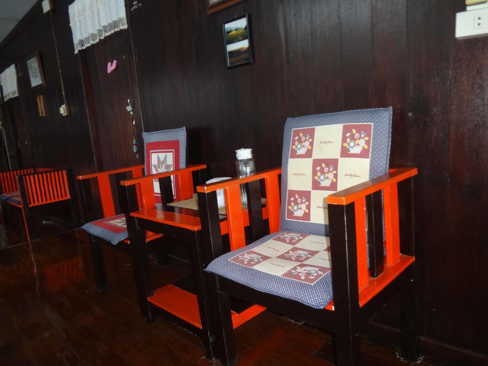 Baan Mai Guesthouse Mae Hong Son Ngoại thất bức ảnh