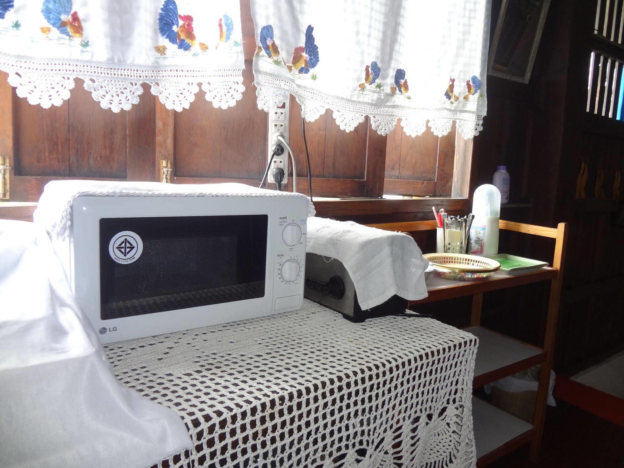 Baan Mai Guesthouse Mae Hong Son Ngoại thất bức ảnh